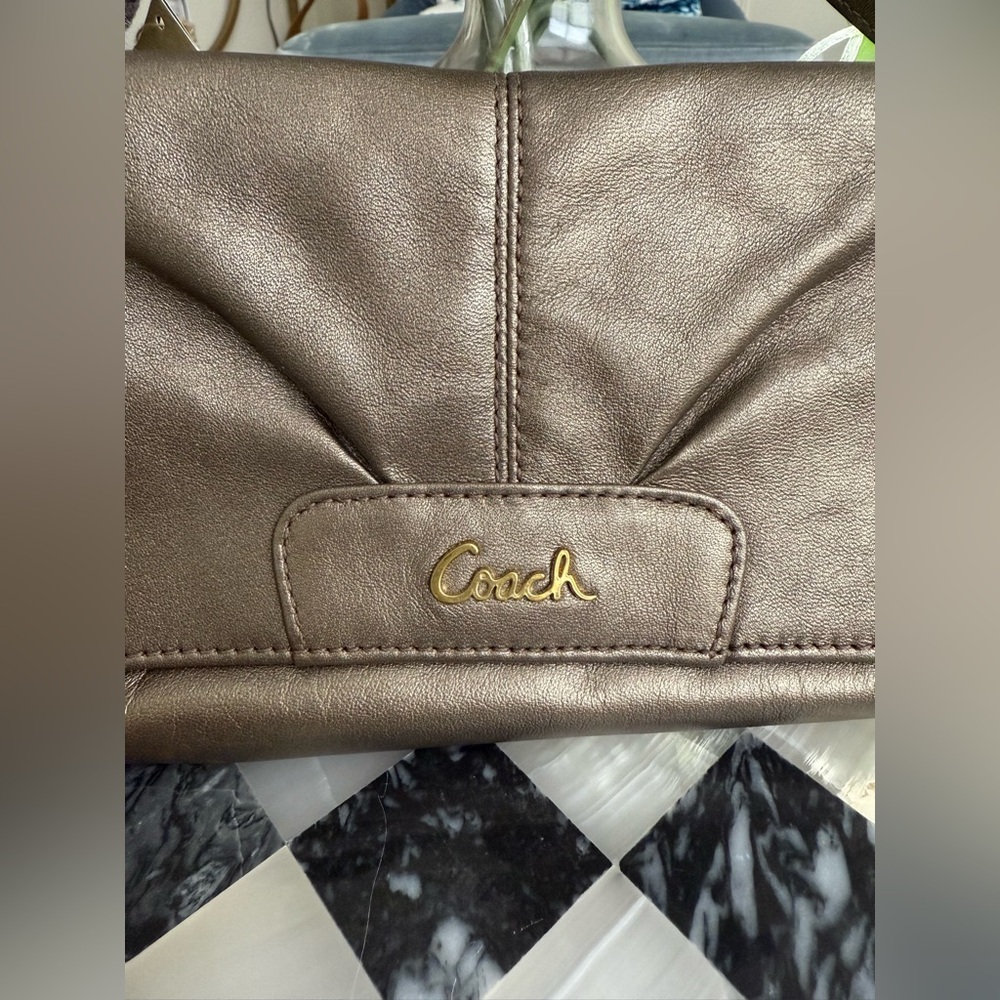 Vintage Coach Ashley Leather Large Flap Wristlet - Picture 3 of 10